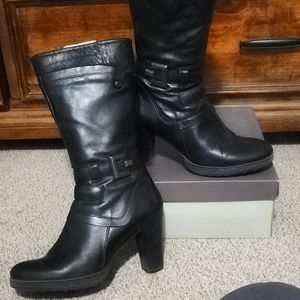 Low Black Dorking Boots by Fluchos